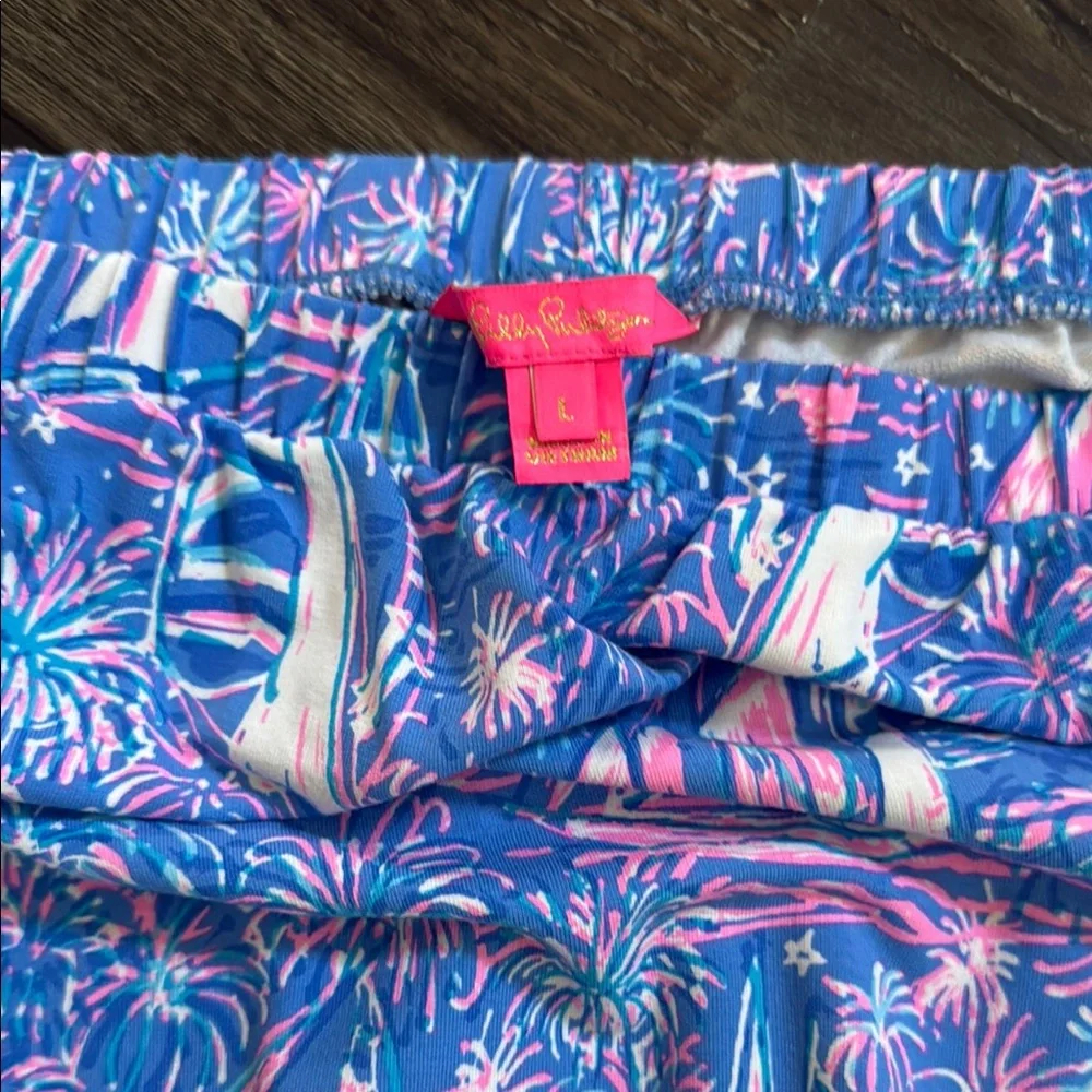 Lilly Pulitzer Blue and Pink Firework Print Shorts romper size 10 to big 🥲 - Picture 2 of 4